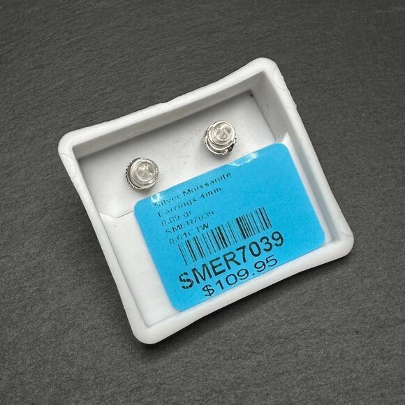 0.61 CT VVS Moissanite Prong Set 925 Silver Screwback Earring Studs 4mm - Picture 2 of 3